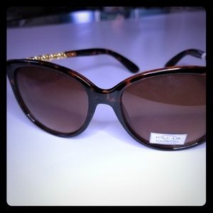 Oscar de la renta sunglasses Black/Gold MSRP$240